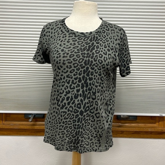 Chaser Green Leopard Print Short Sleeve T-shirt Size Small - Picture 1 of 8